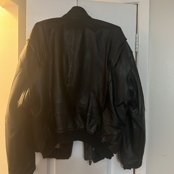 Bomber - Picture 2 of 5